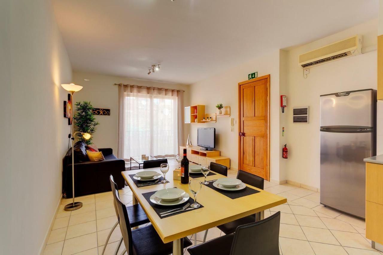 Spacious, Top Location Sliema Apartment Buitenkant foto