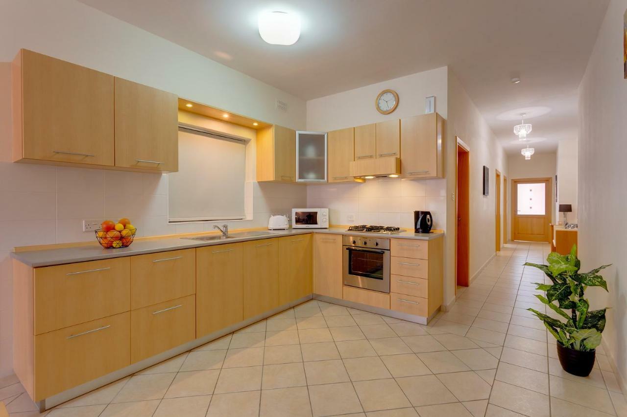 Spacious, Top Location Sliema Apartment Buitenkant foto
