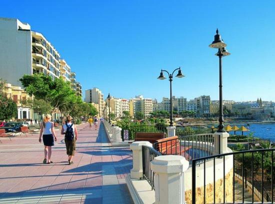 Spacious, Top Location Sliema Apartment Buitenkant foto