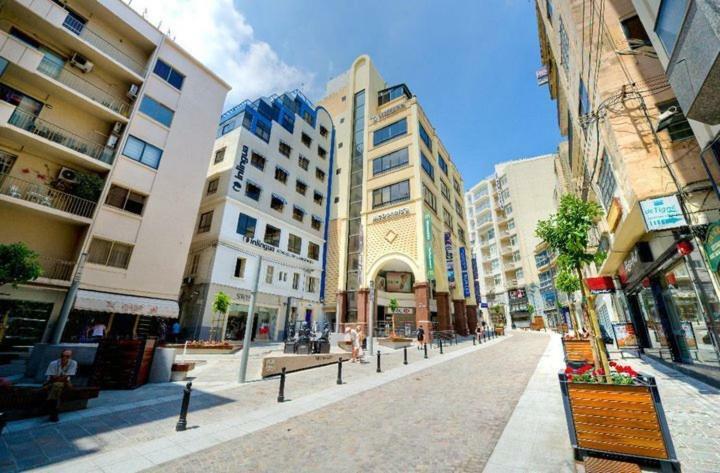 Spacious, Top Location Sliema Apartment Buitenkant foto